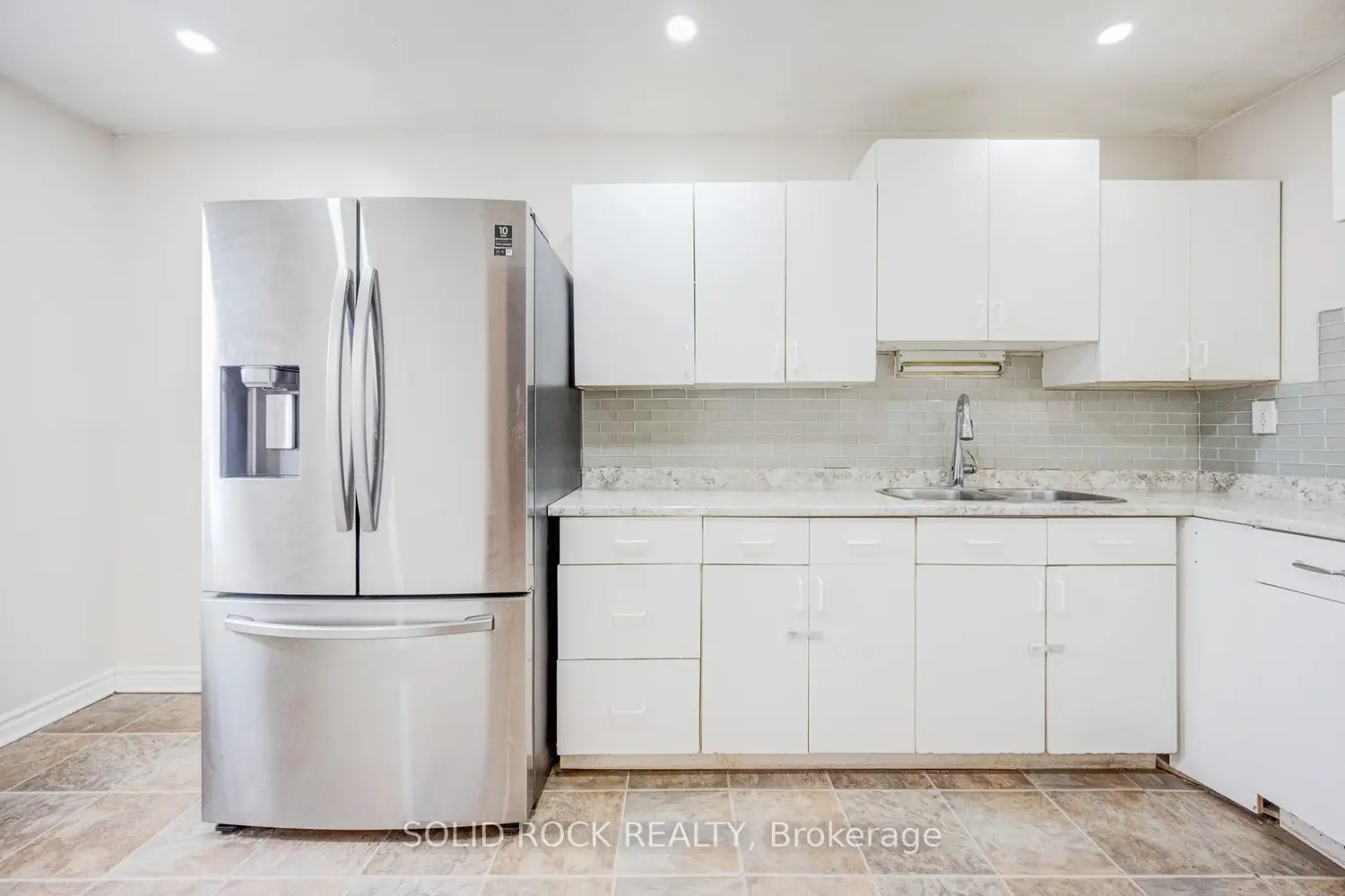 Additional image 9 of 332 Fleetwood Crescent 332