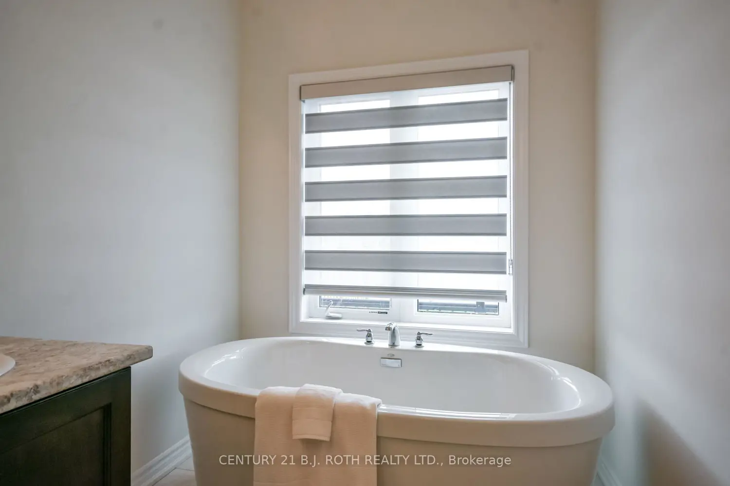 Additional image 8 of 1521 Broderick Street