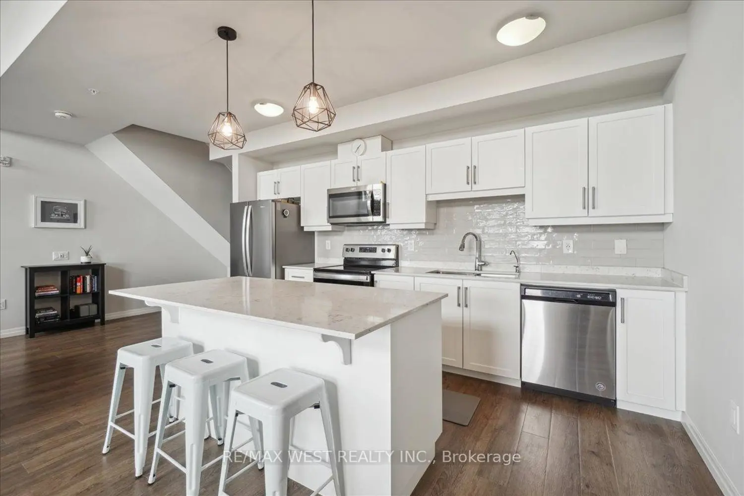 35 Kingsbury Square 413 photo 3