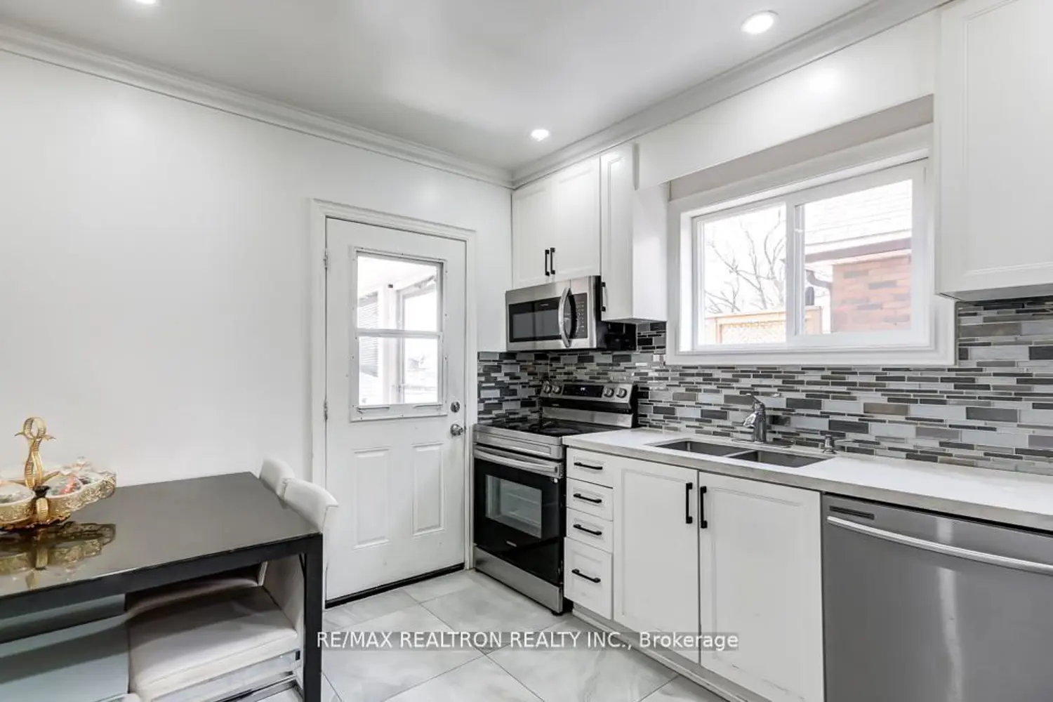 Additional image 10 of 317 Gliddon Avenue