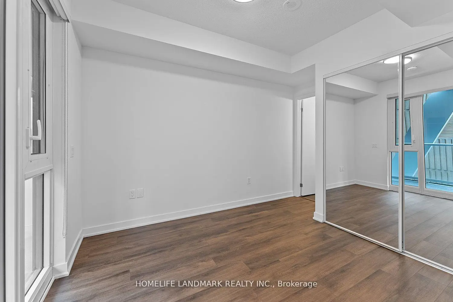 Additional image 7 of 230 Simcoe Street 1129