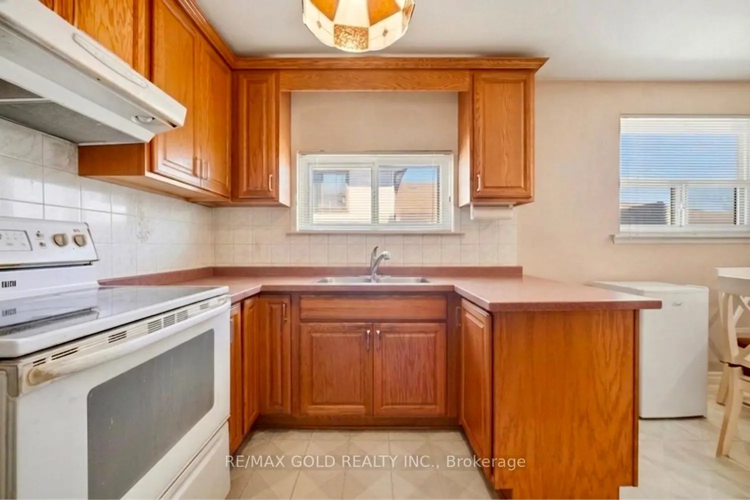 Additional image 5 of 877 Consort Crescent