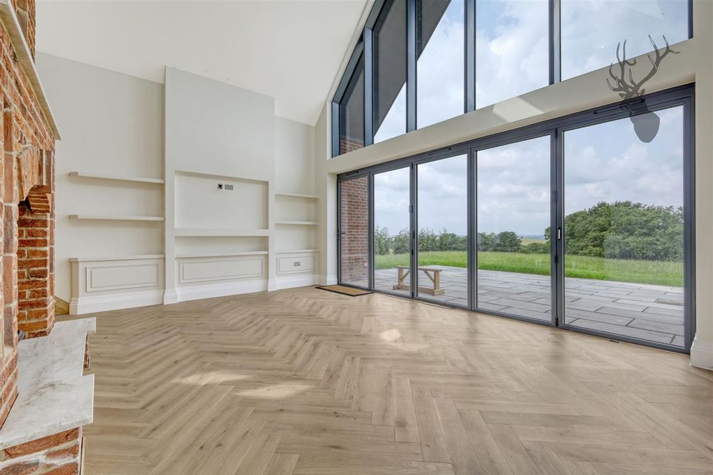 Additional image 13 of 4 bed detached house to rentMott Street, Loughton IG10