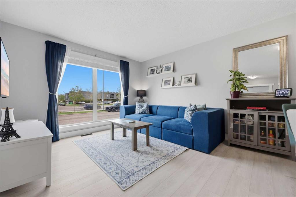 Additional image 6 of 160 Silvergrove Hill NW, Calgary, AB, T3B 4Z5