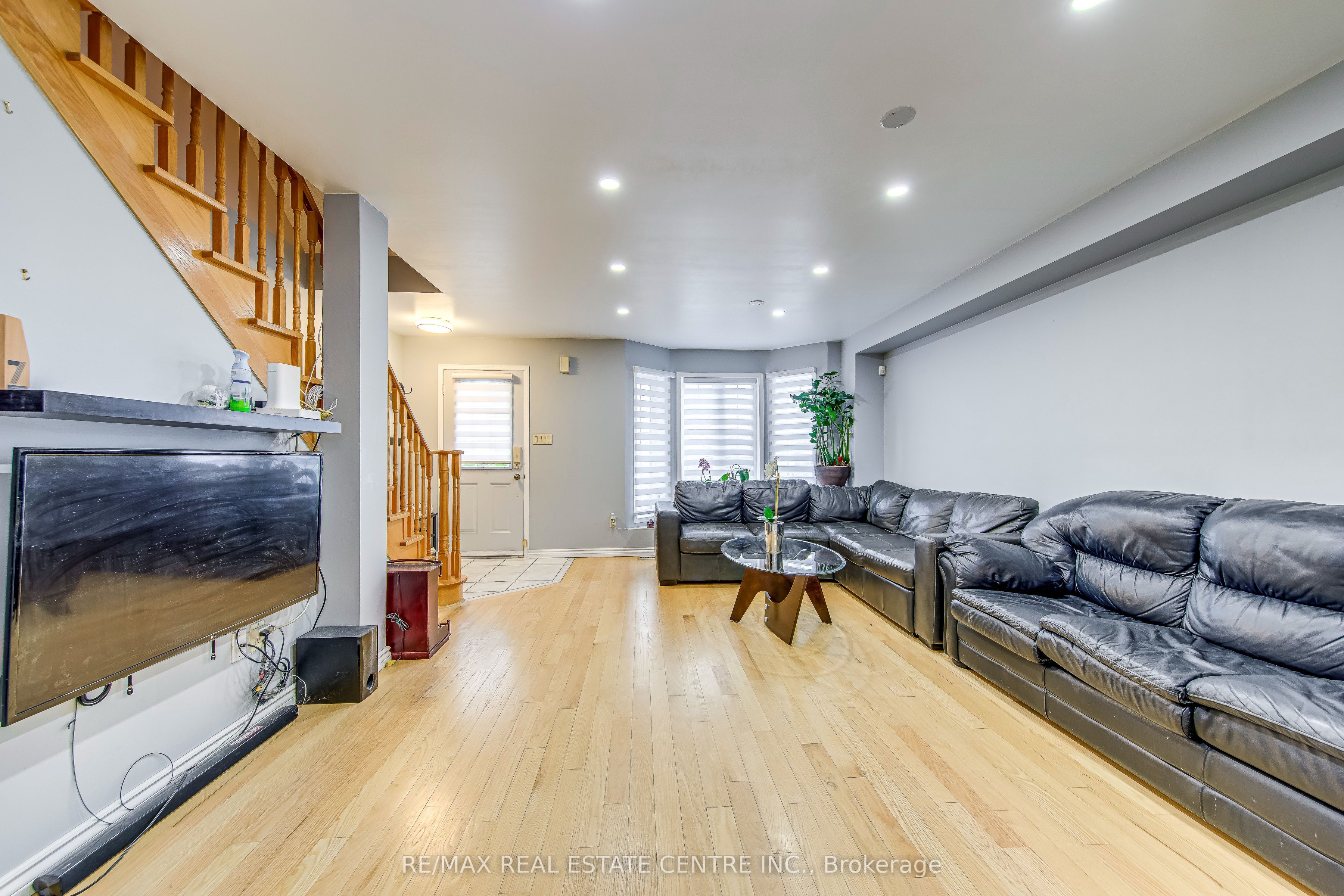 Additional image 4 of 2080 St Clair Avenue W, Toronto, ON, M6N 1K3
