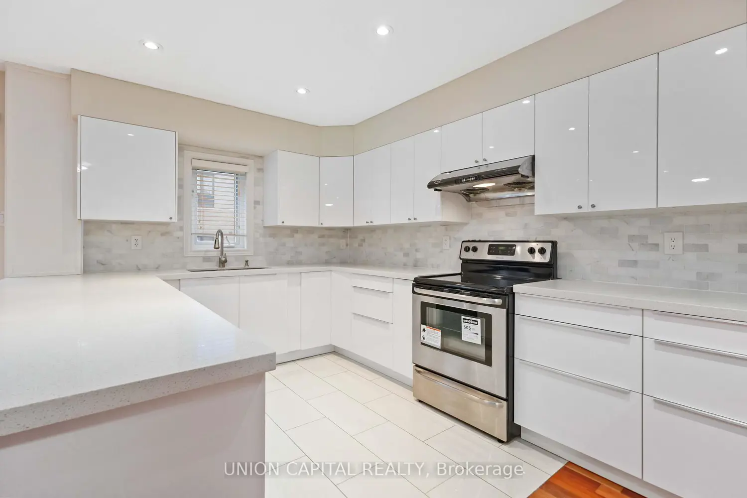 Additional image 5 of 25 Maple Ridge Crescent