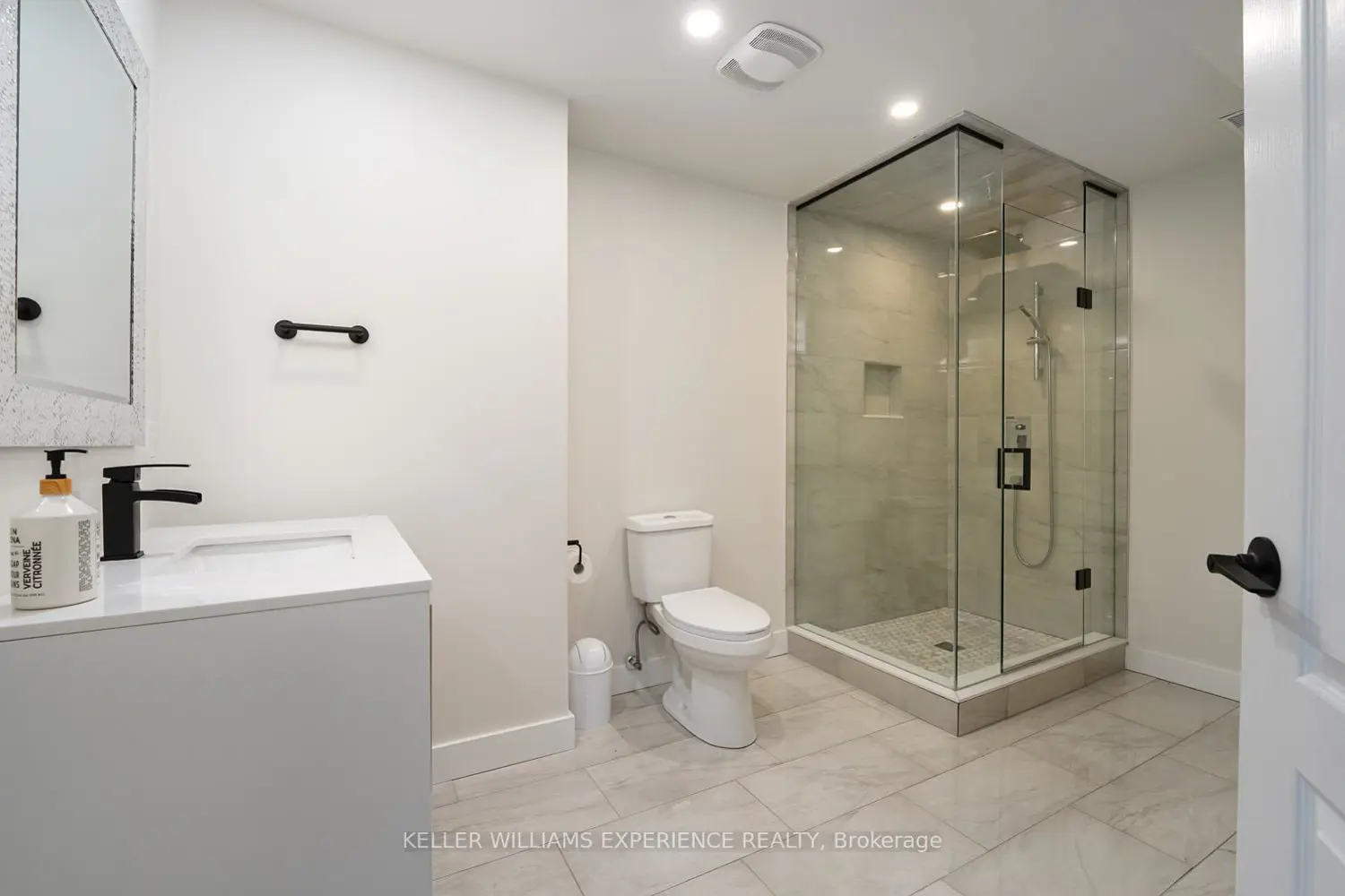 Additional image 16 of 2199 Dawson Crescent