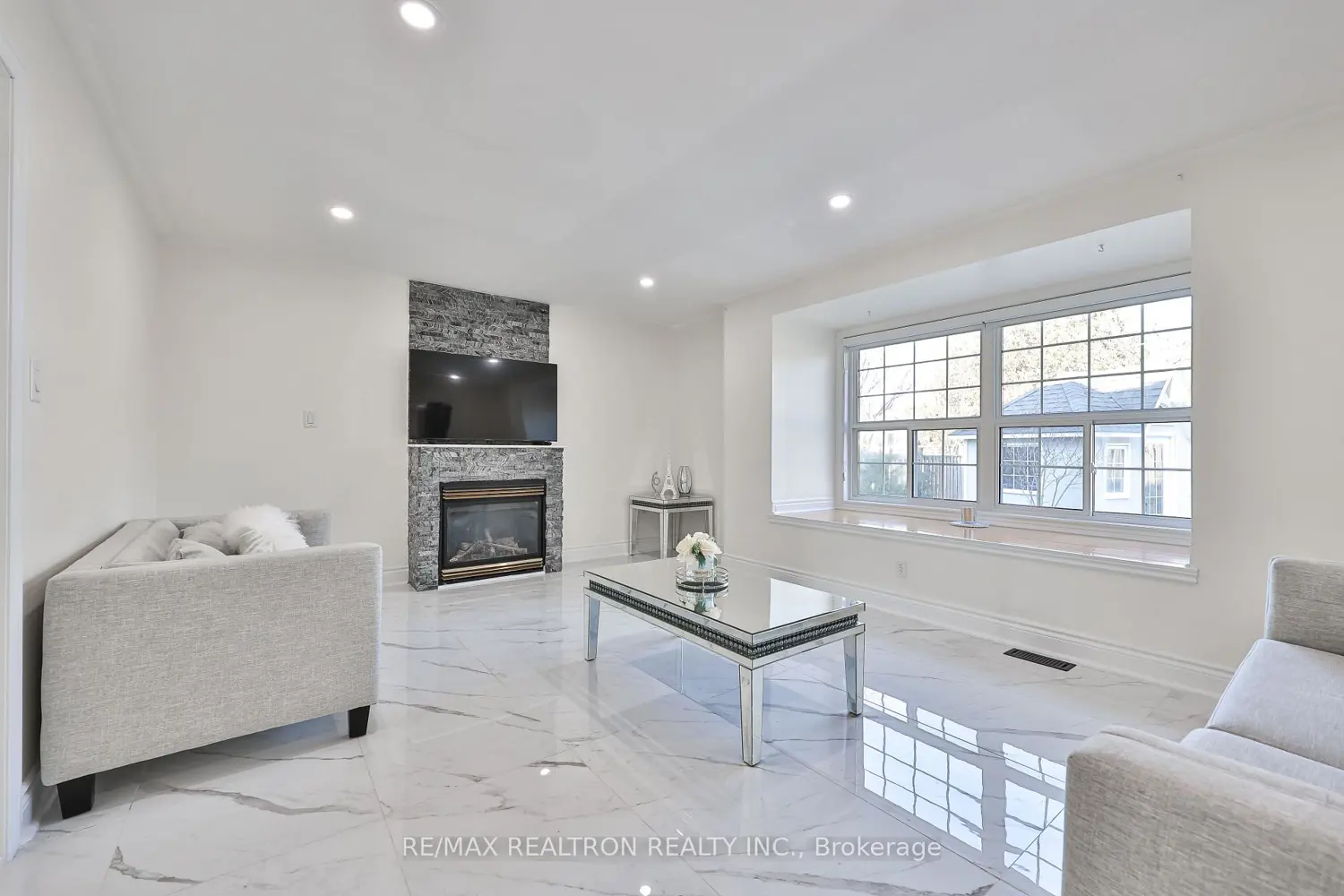 25 Highcastle Avenue photo 2