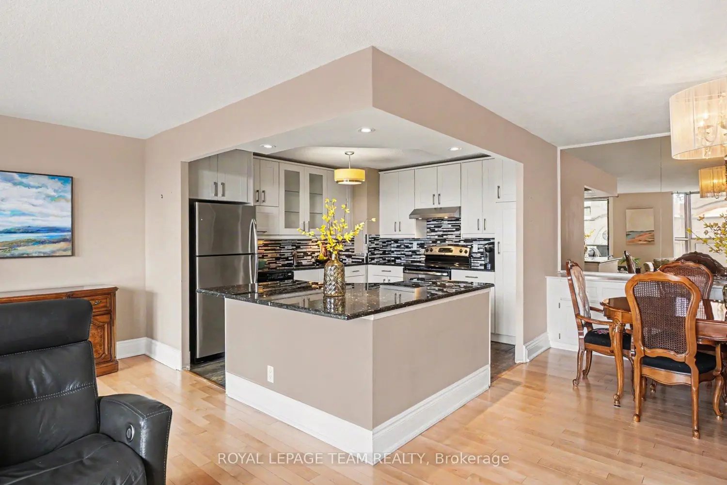 2951 Riverside Drive 410 photo 4