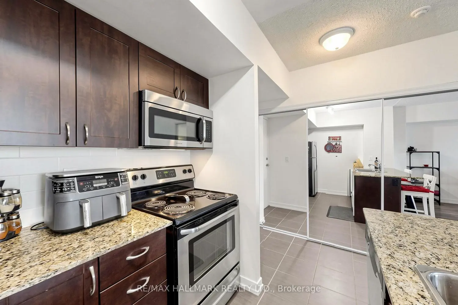 Additional image 8 of 812 Lansdowne Avenue 1119