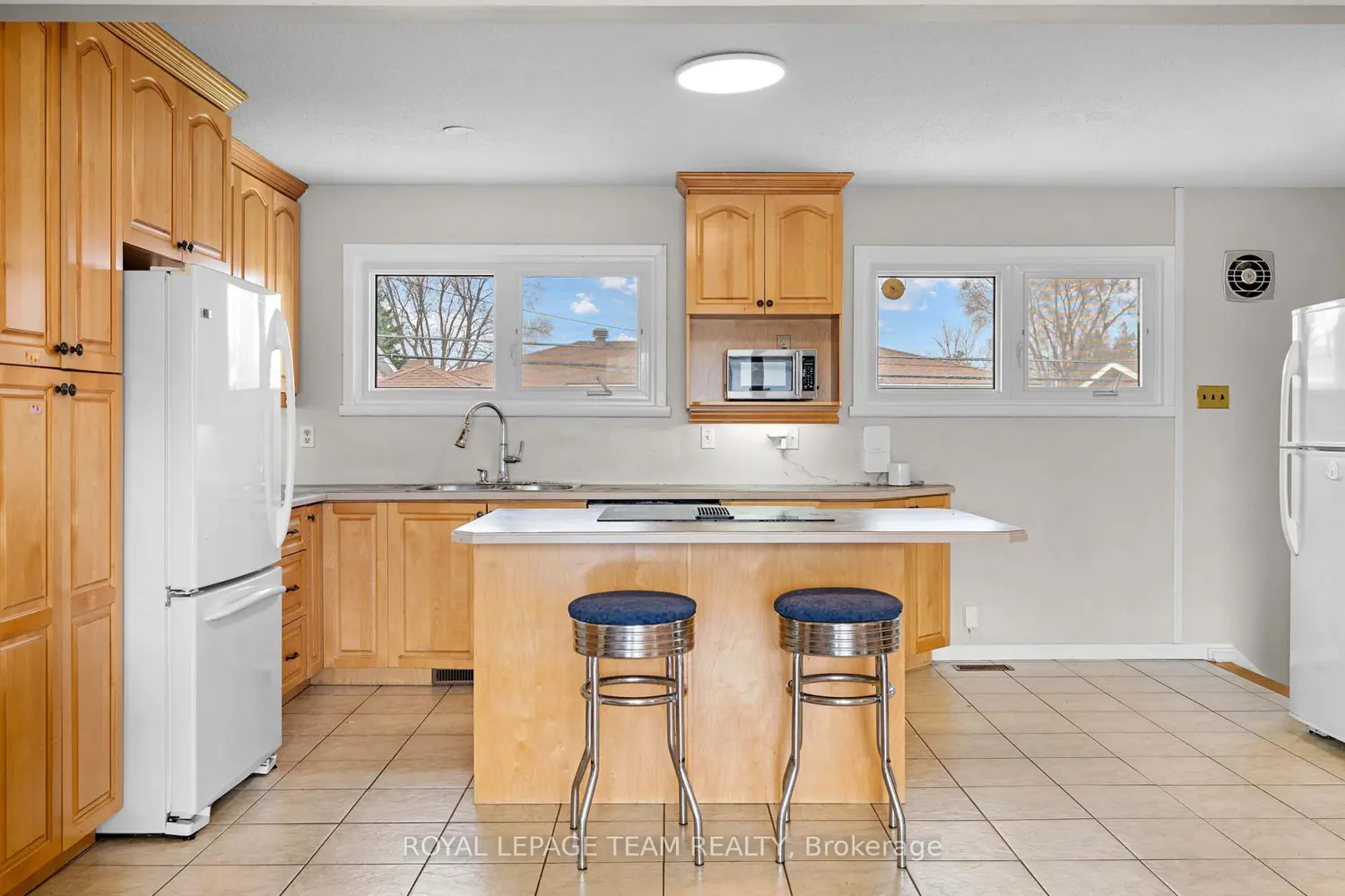 50 Hilliard Avenue photo 4
