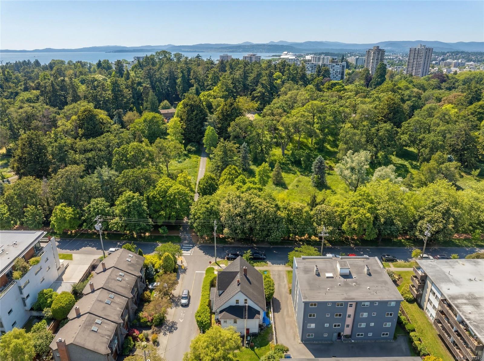 Additional image 3 of 980 Heywood Avenue, Victoria, BC, V8V 2Y4