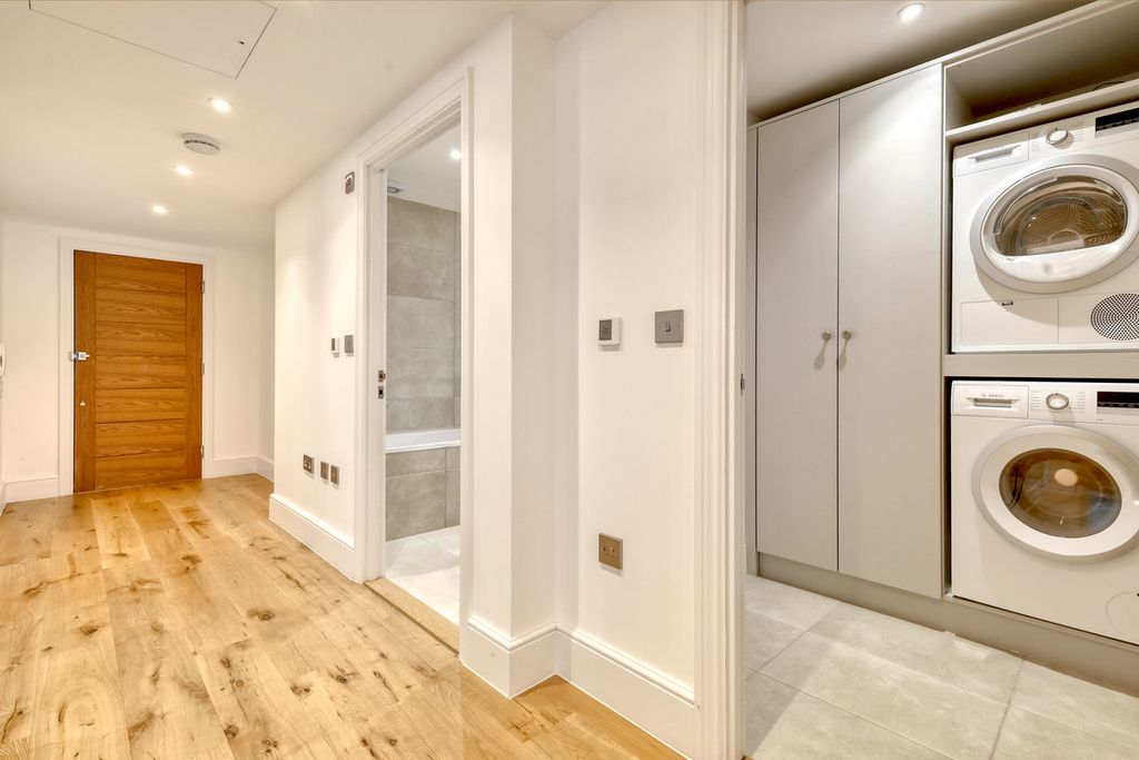 Additional image 6 of 2 bed flat to rentShenfield Road, Brentwood CM15