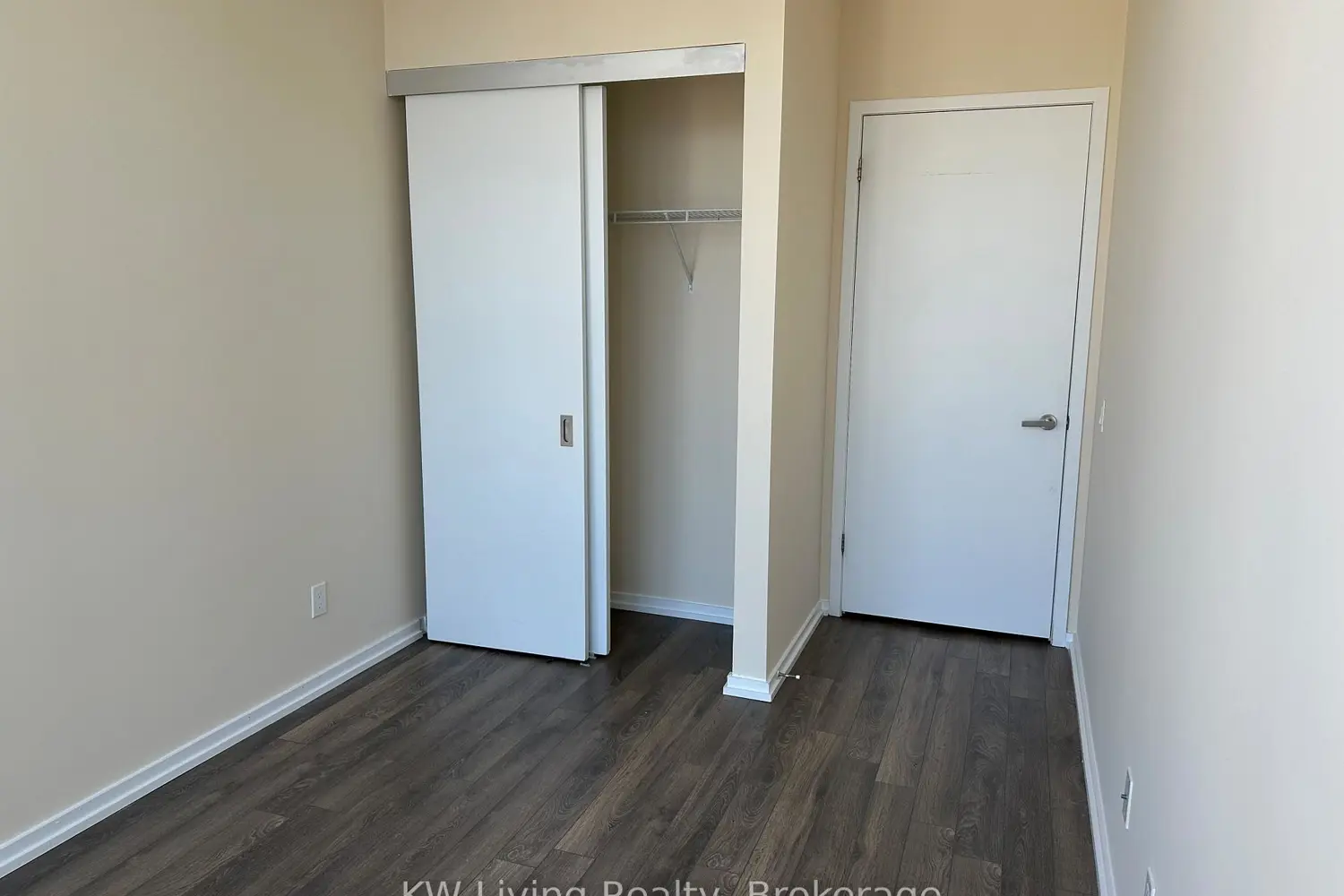 Additional image 9 of 197 Yonge Street 3714
