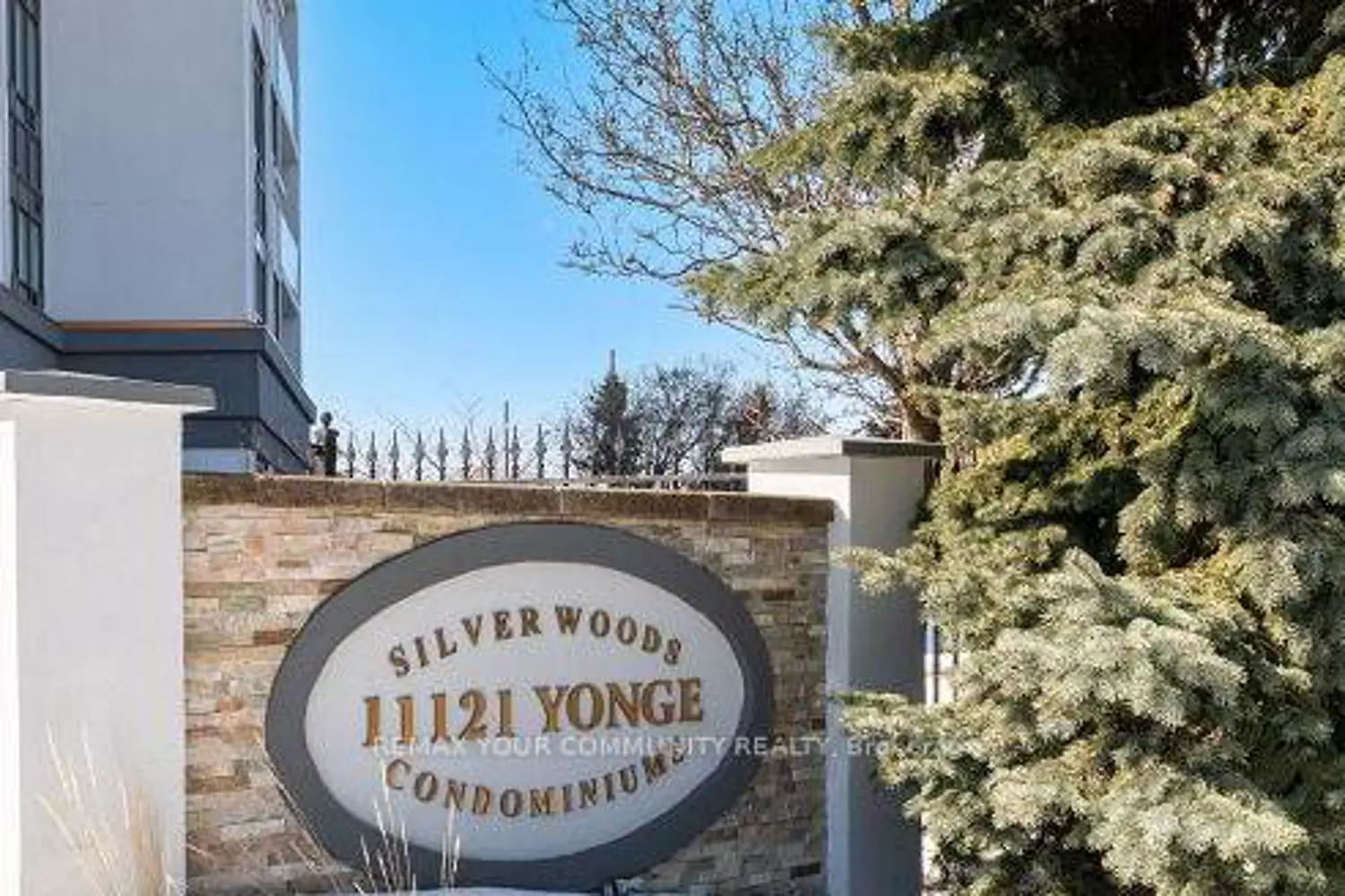 11121 Yonge Street 519