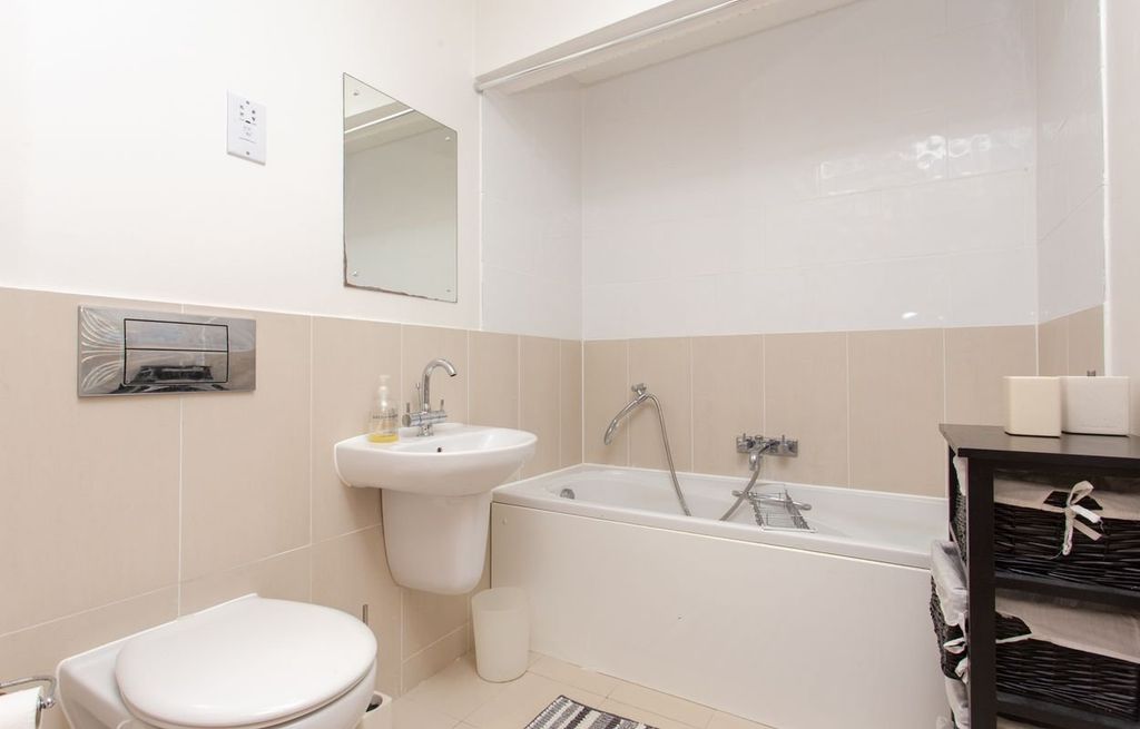 Additional image 9 of 2 bed flat to rentWeir Court, Barton Mill Road, Canterbury, Kent CT1