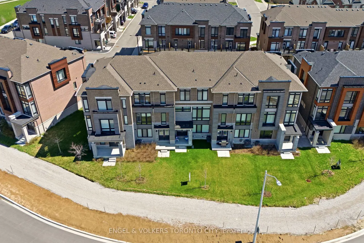 Additional image 16 of 43 Holyrood Crescent