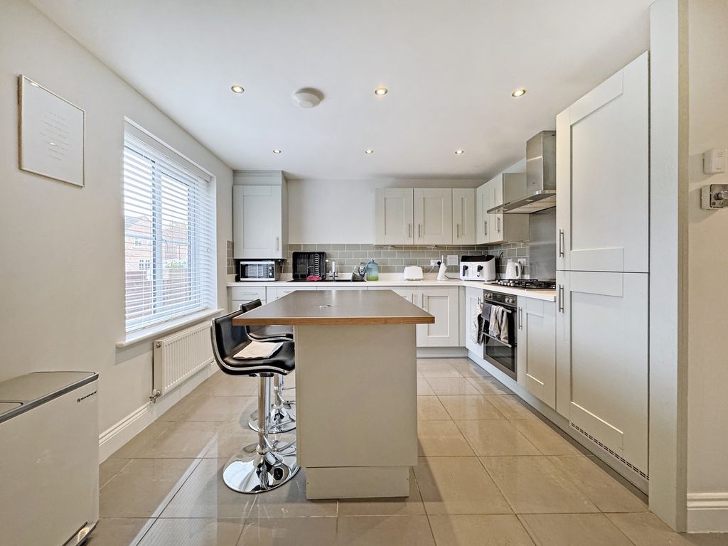 Additional image 8 of 4 bed semi-detached house to rentButtercup Avenue, Billingham, 5 TS22