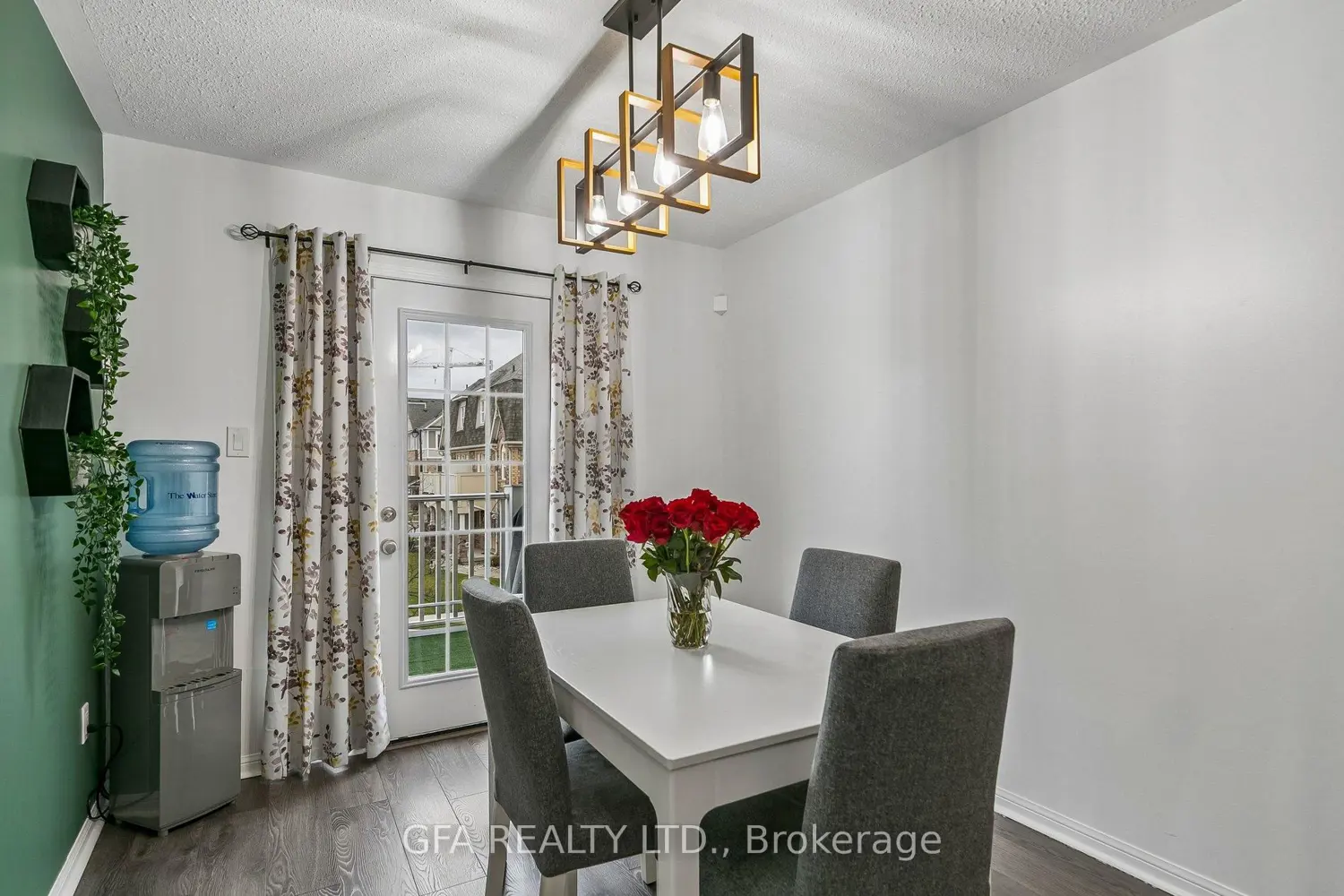 937 Nadalin Heights photo 4