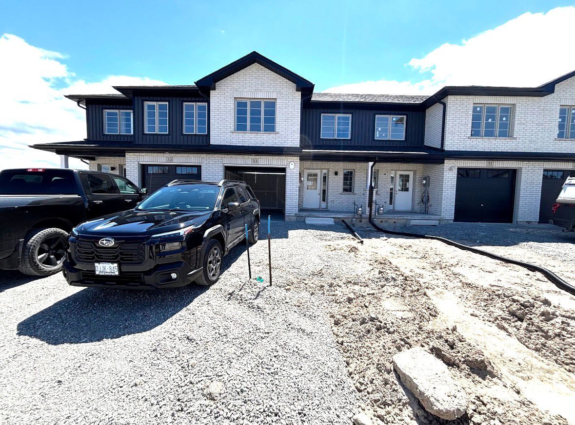 33 Strath Crescent, Springwater, ON, L0L 1P0