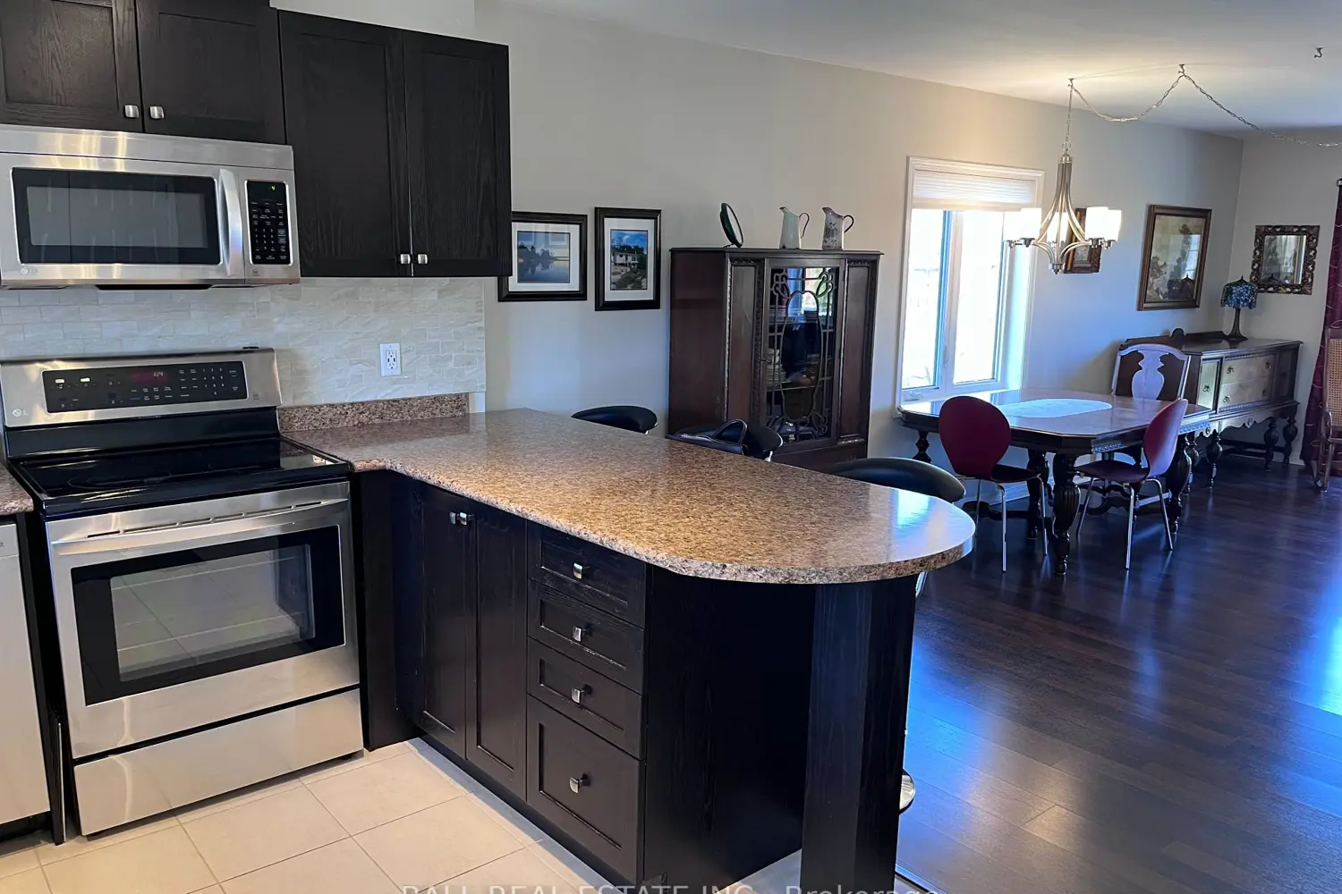 6 Maple Avenue photo 5