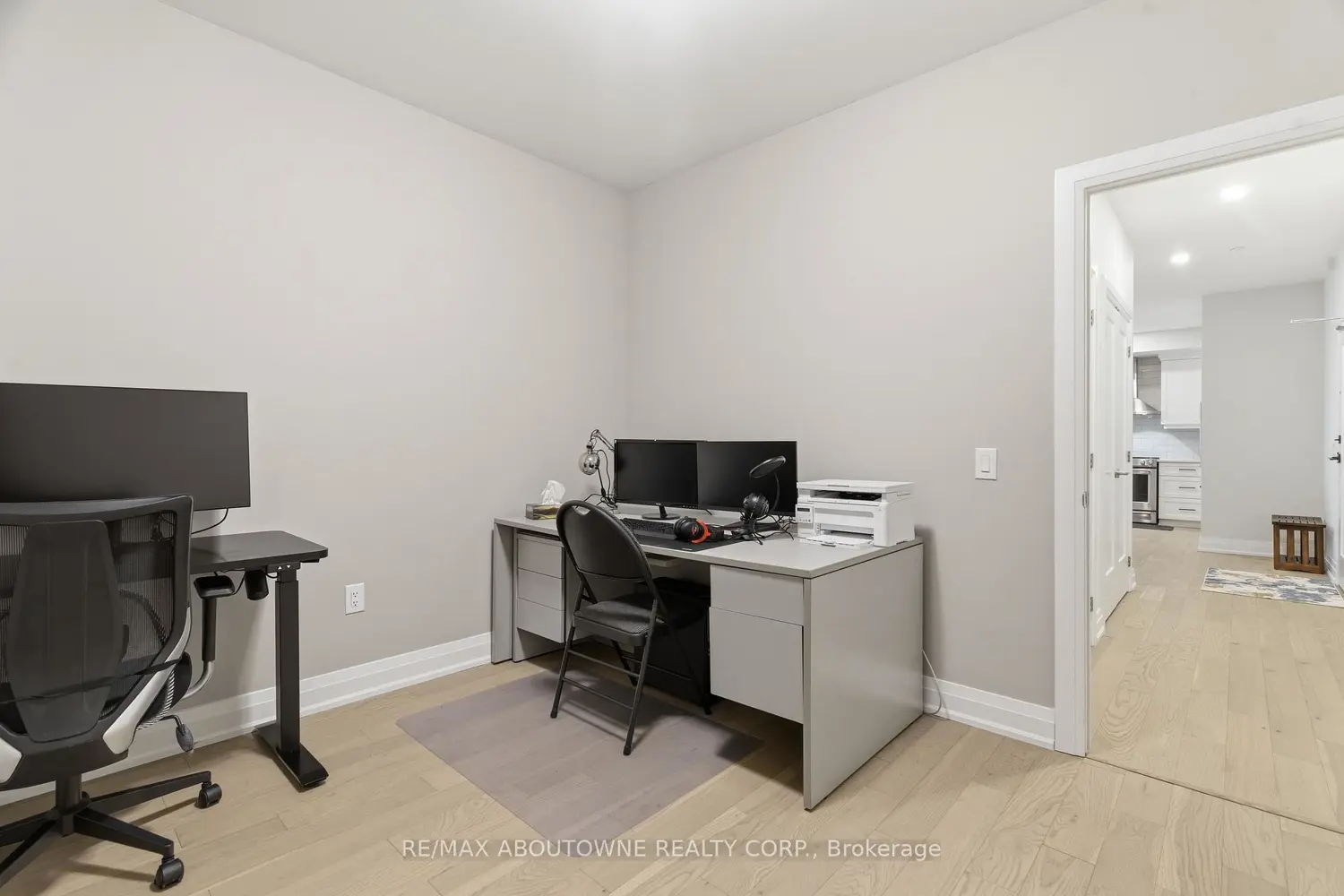 71 Wyndham Street 506 photo 4