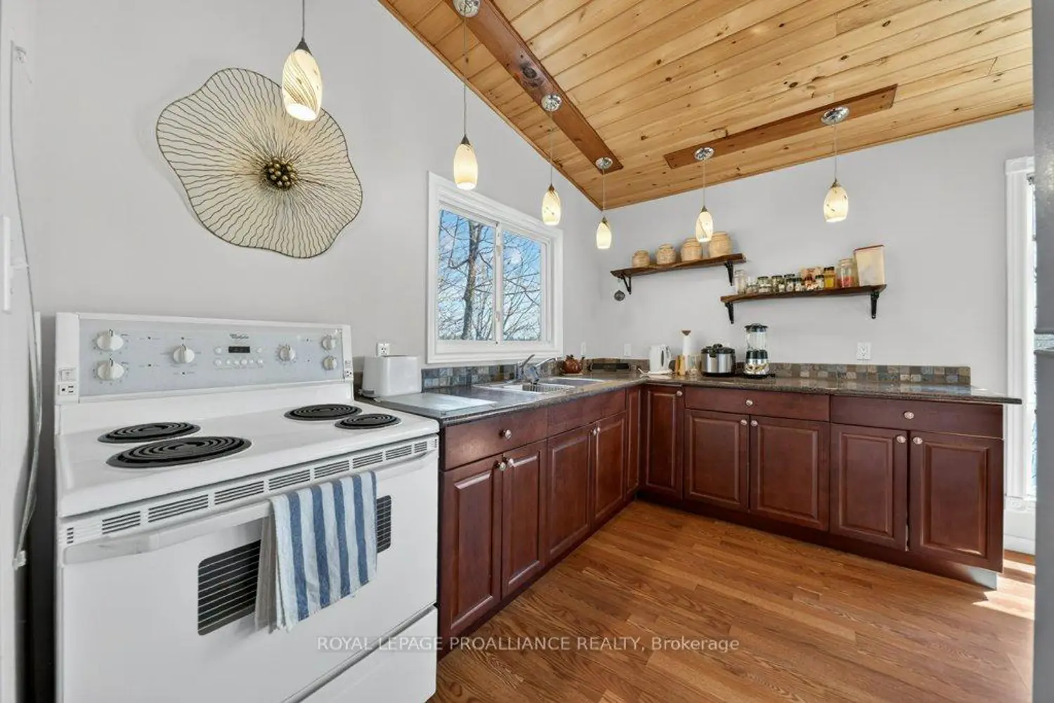 Additional image 9 of 1076 Valley Lane
