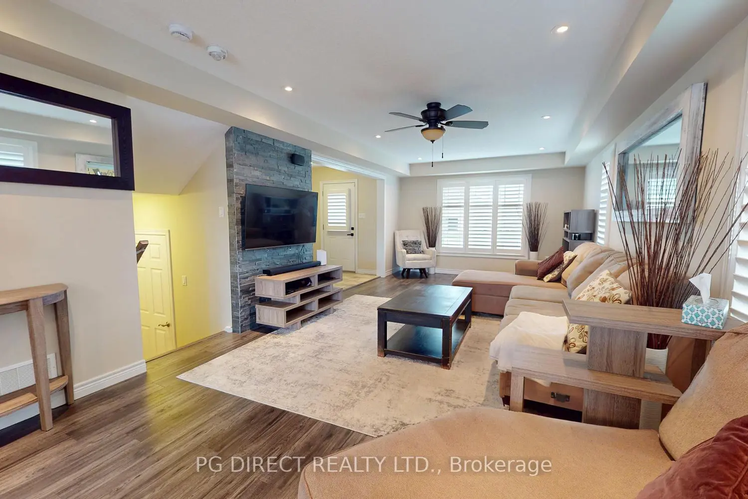 694 Victoria Road photo 4