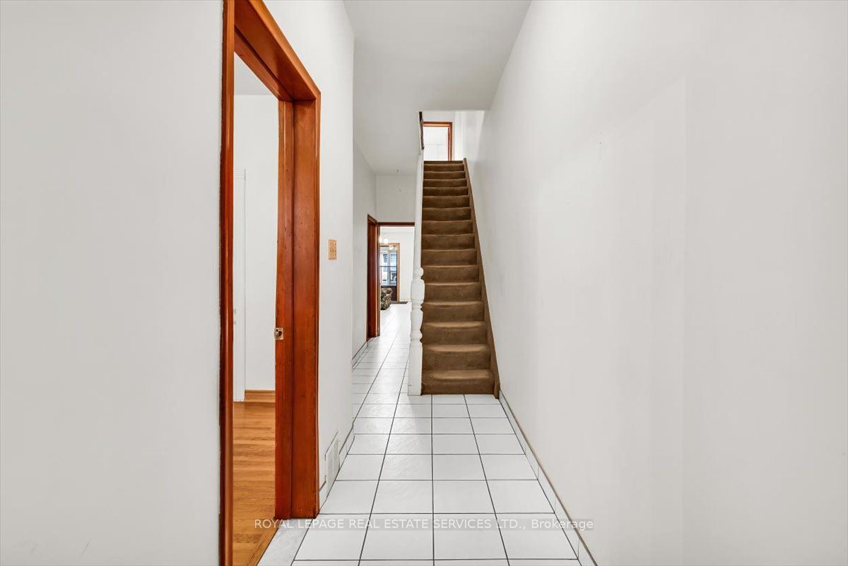 Additional image 2 of 215 Clinton Street, Toronto, ON, M6G 2Y4