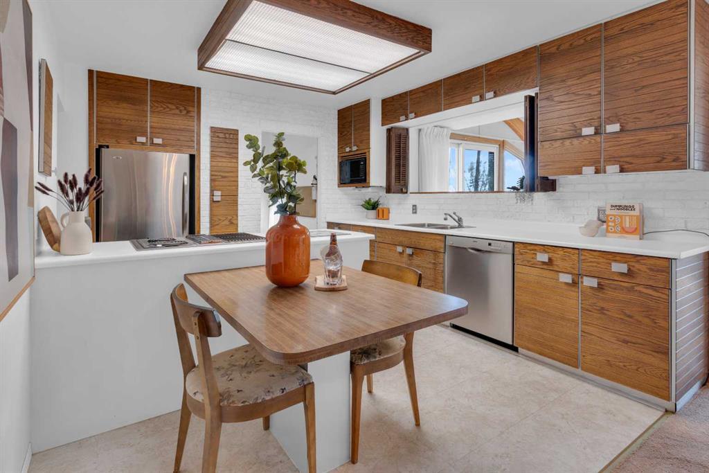 Additional image 6 of 1031 Thorneycroft Drive NW, Calgary, AB, T2K 3K7