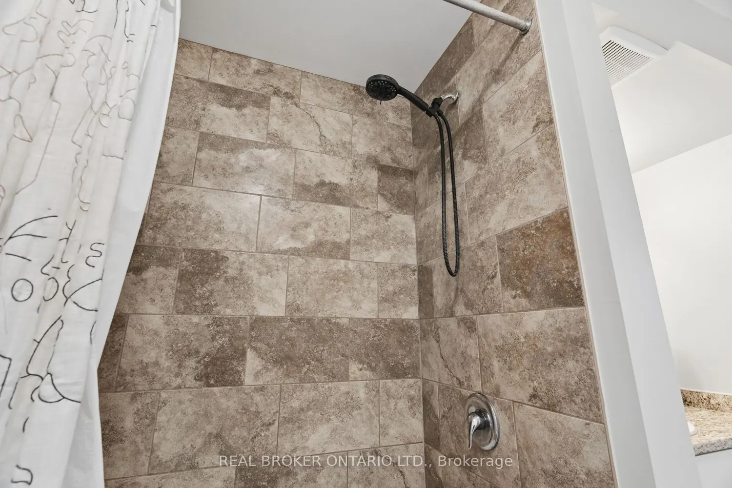 9 Guthrie Lane 9B photo 4