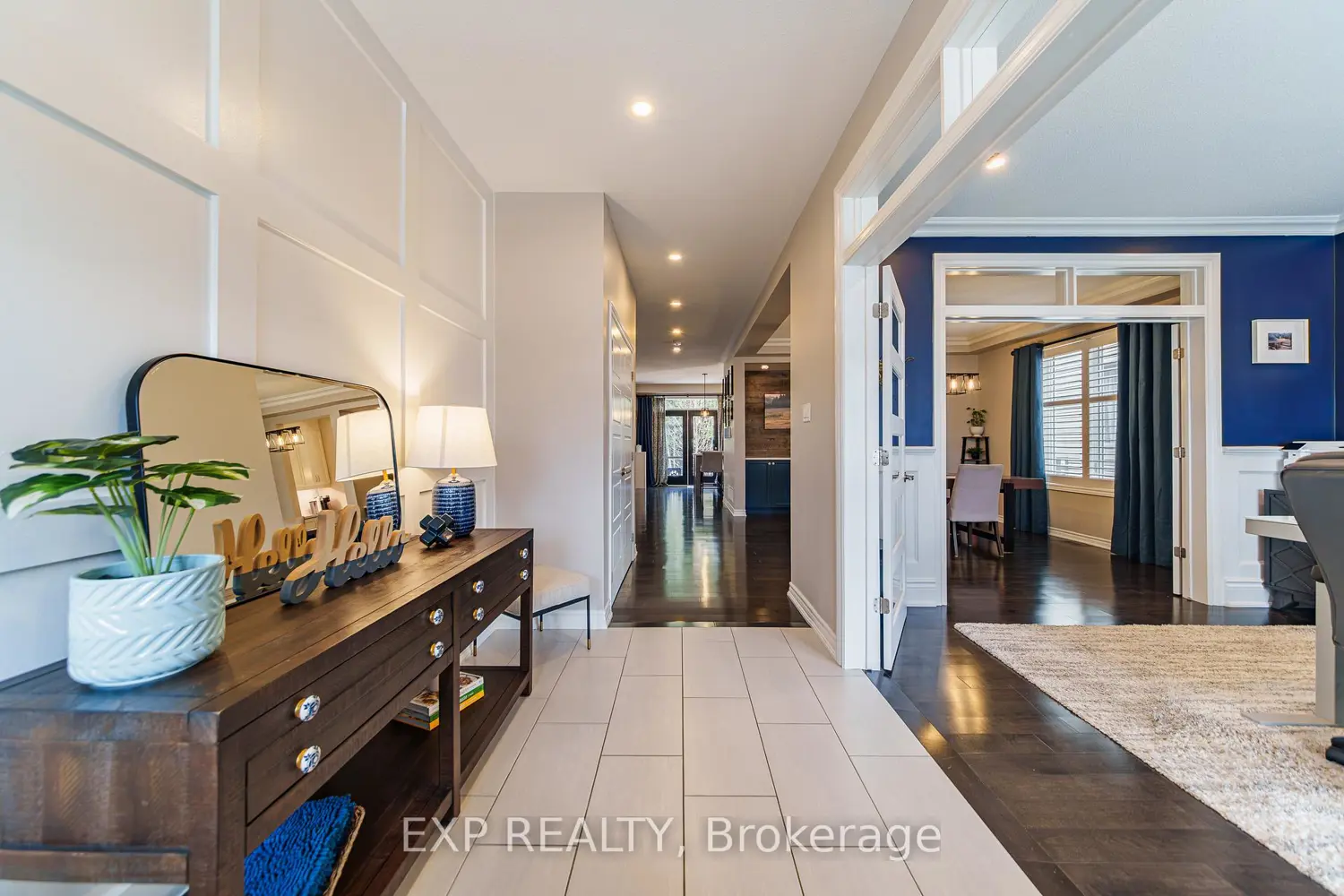 840 Stallion Crescent photo 2