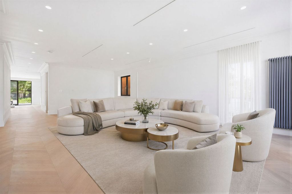 Additional image 5 of 4 bed detached bungalow to rentTomswood Road, Chigwell IG7