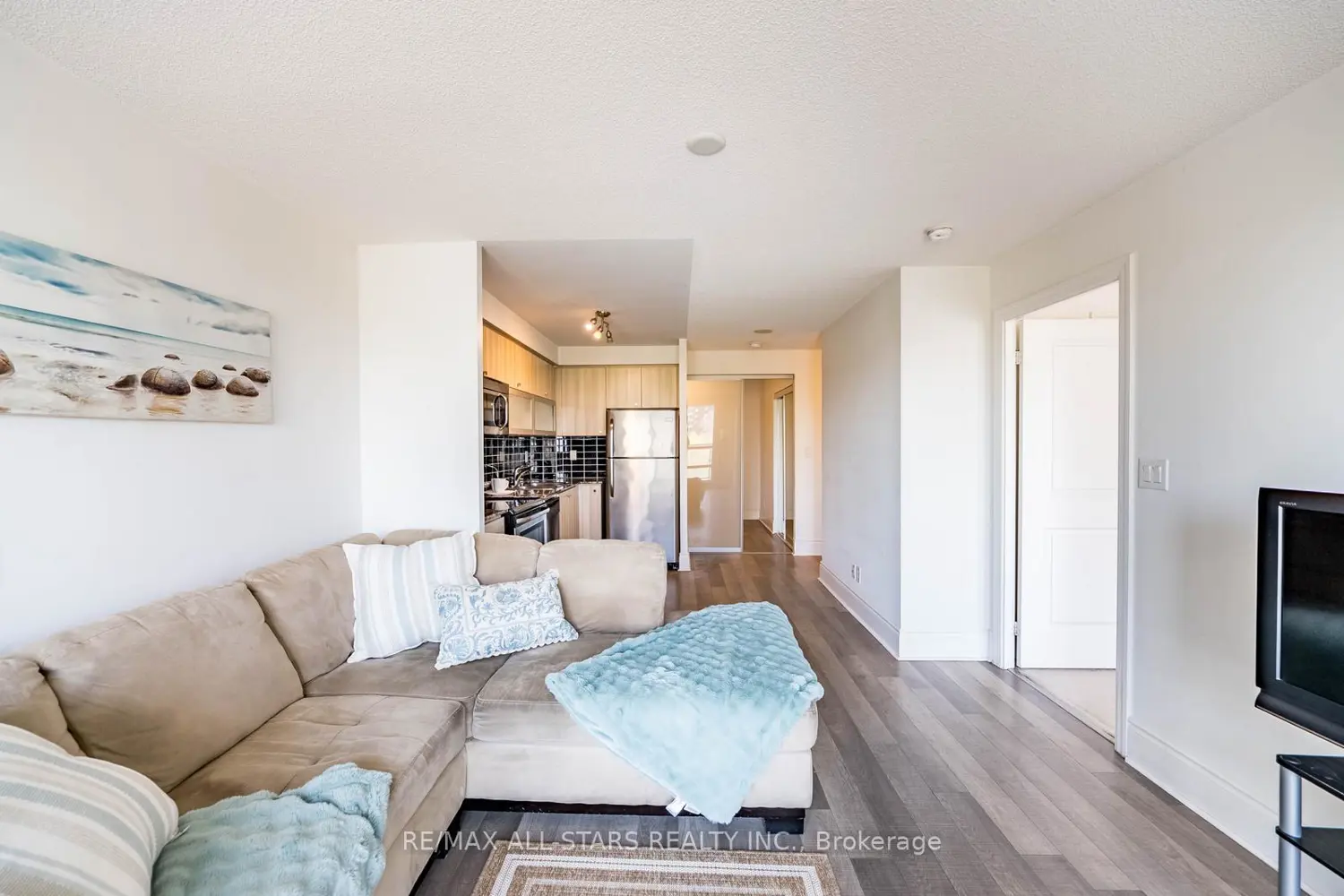 Additional image 10 of 2015 Sheppard Avenue 407