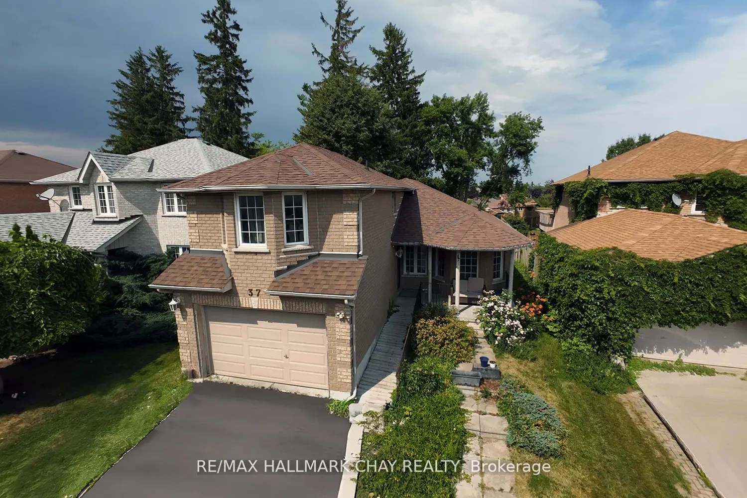 37 Loon Avenue