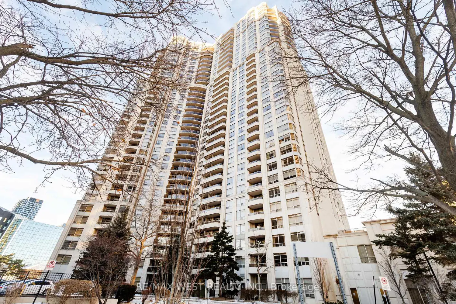 35 Kingsbridge Garden Circle 902