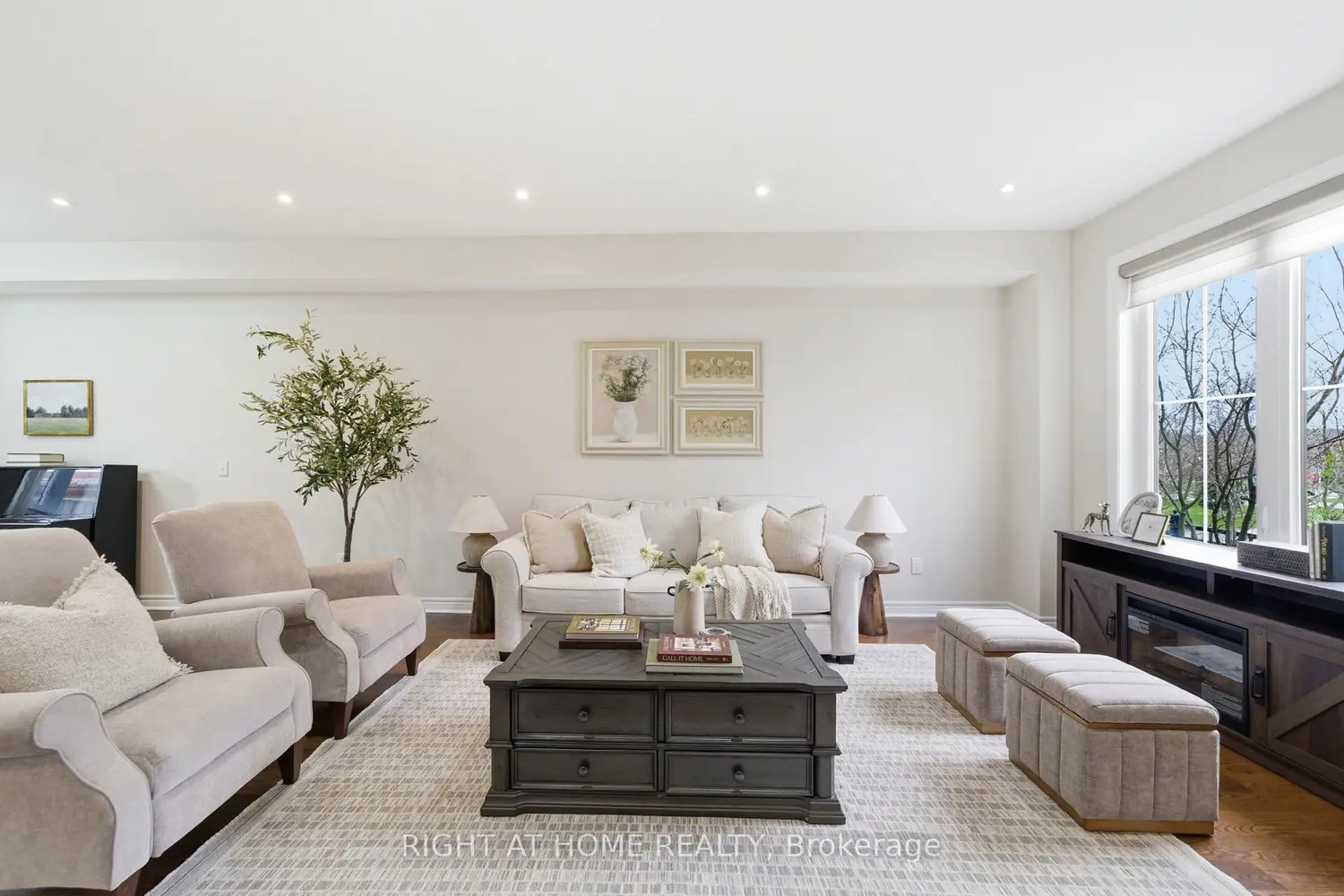 35 Gough Lane photo 4