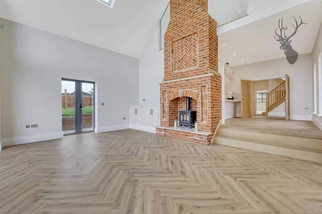 Additional image 11 of 4 bed detached house to rentMott Street, Loughton IG10