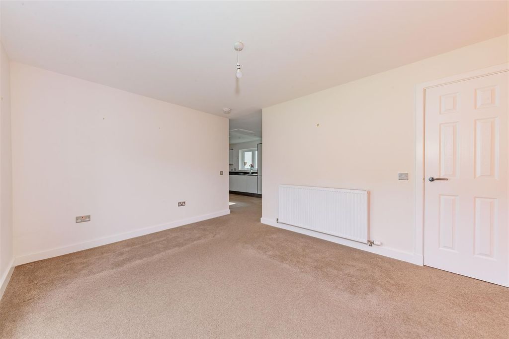 Additional image 3 of 3 bed terraced house to rentGrayfaulds Road, Dundee DD2