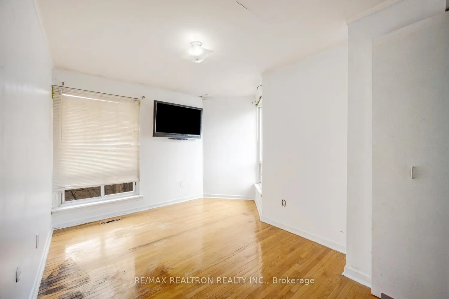 Additional image 12 of 250 John Garland Boulevard 106