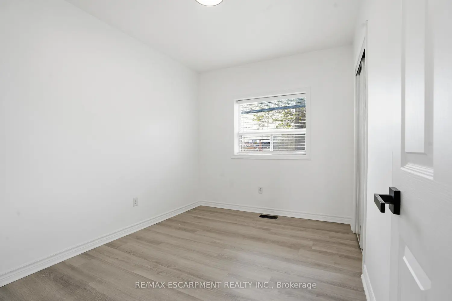 Additional image 12 of 1049 Glencairn Avenue