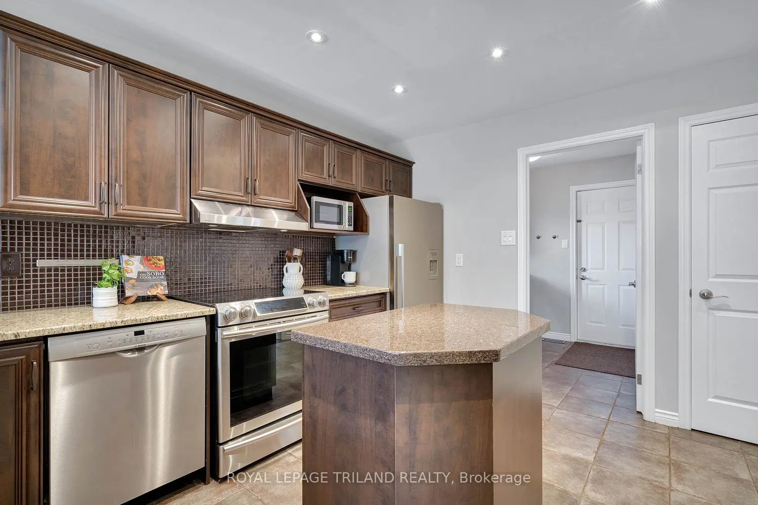 Additional image 6 of 299 Ambleside Drive