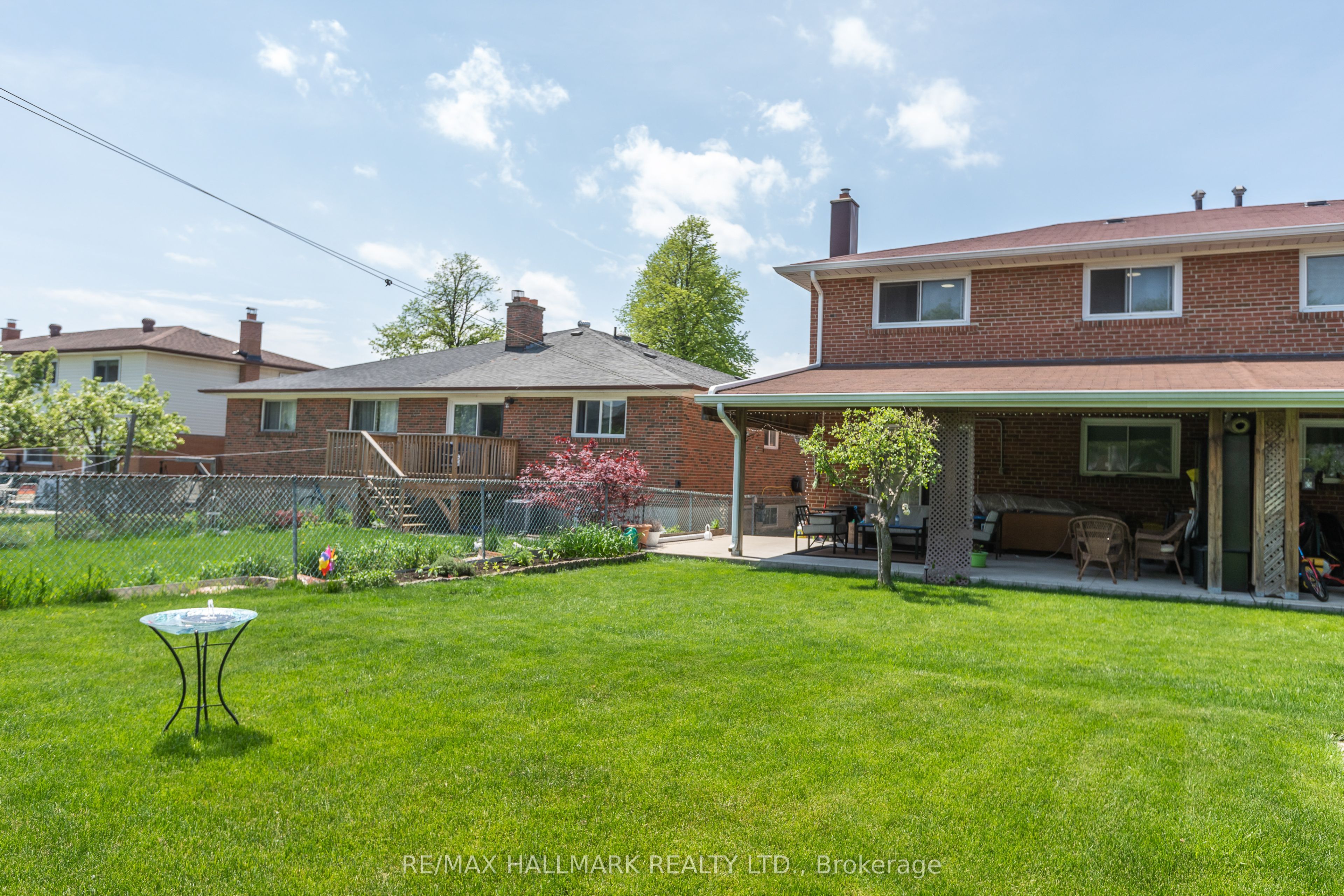 Upper-243 Apache Trail, Toronto, ON, M2H 2W3