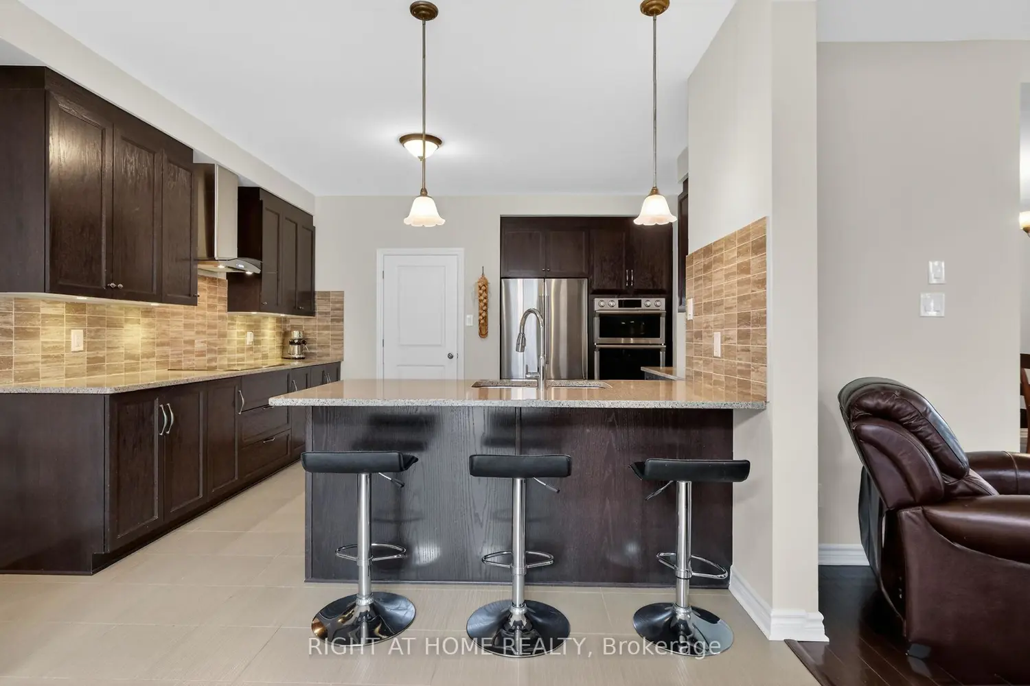 44 Hawks Landing Crescent photo 4