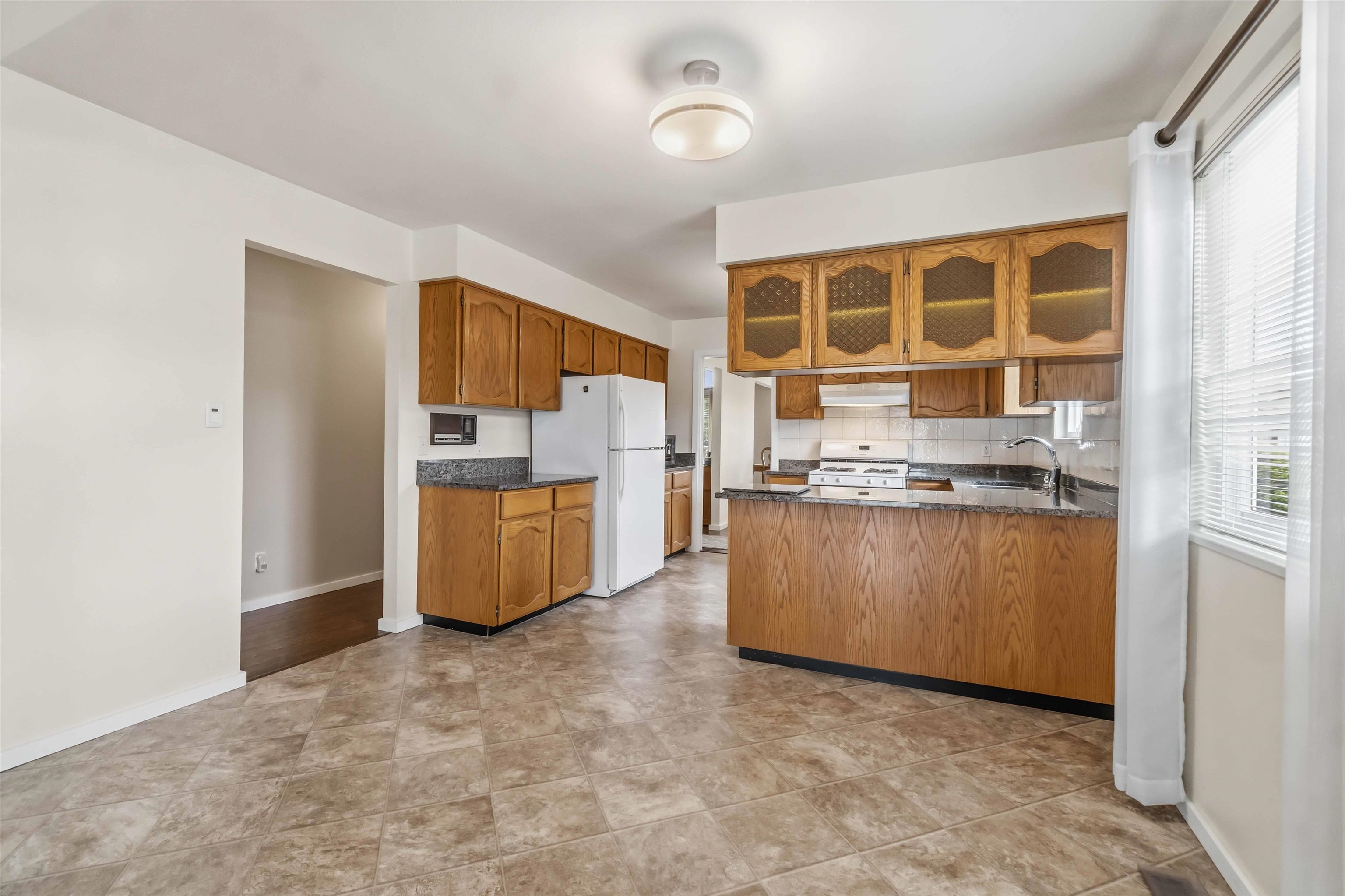 Additional image 5 of 6895 Mckay Avenue, Burnaby, BC, V5J 3R9