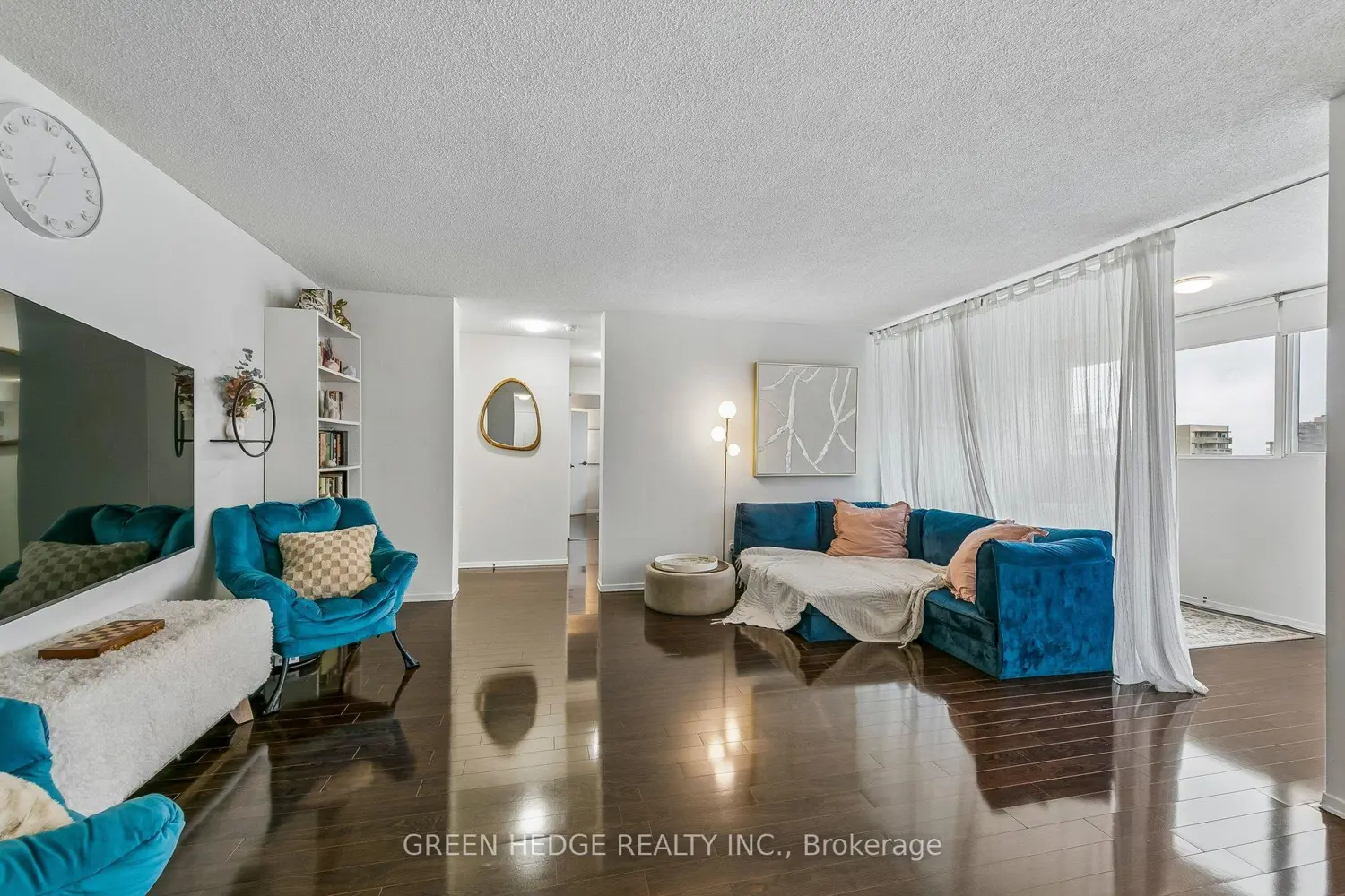 Additional image 2 of 3700 Kaneff Crescent 2102