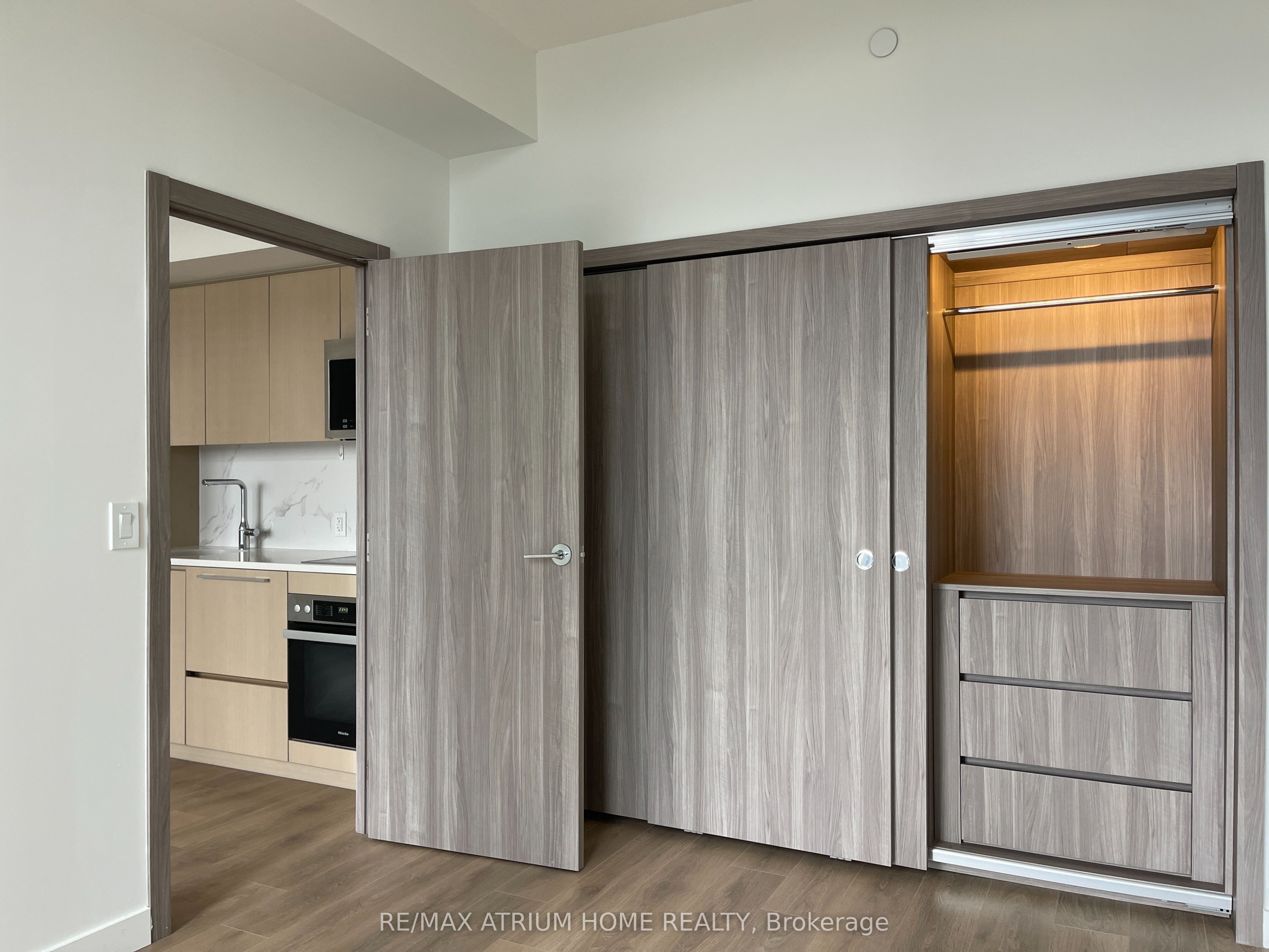 Additional image 3 of 2208-38 Widmer Street, Toronto, ON, M5V 2E9