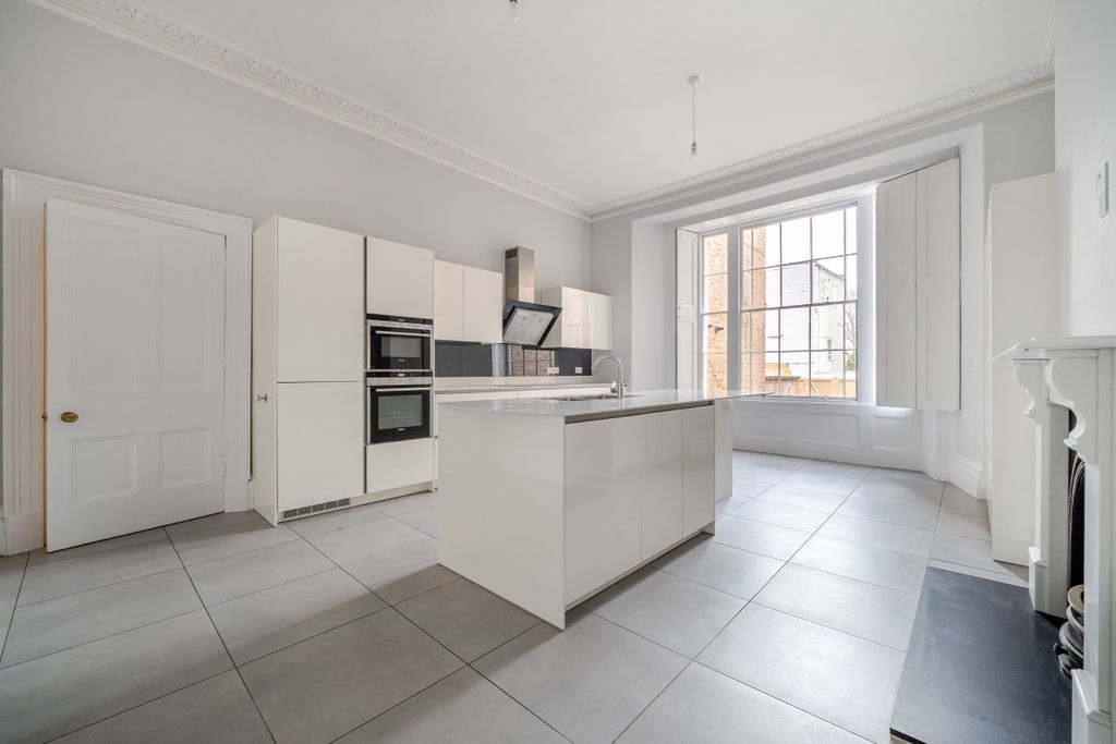 Additional image 18 of 6 bed town house to rentSuffolk Square, Cheltenham GL50