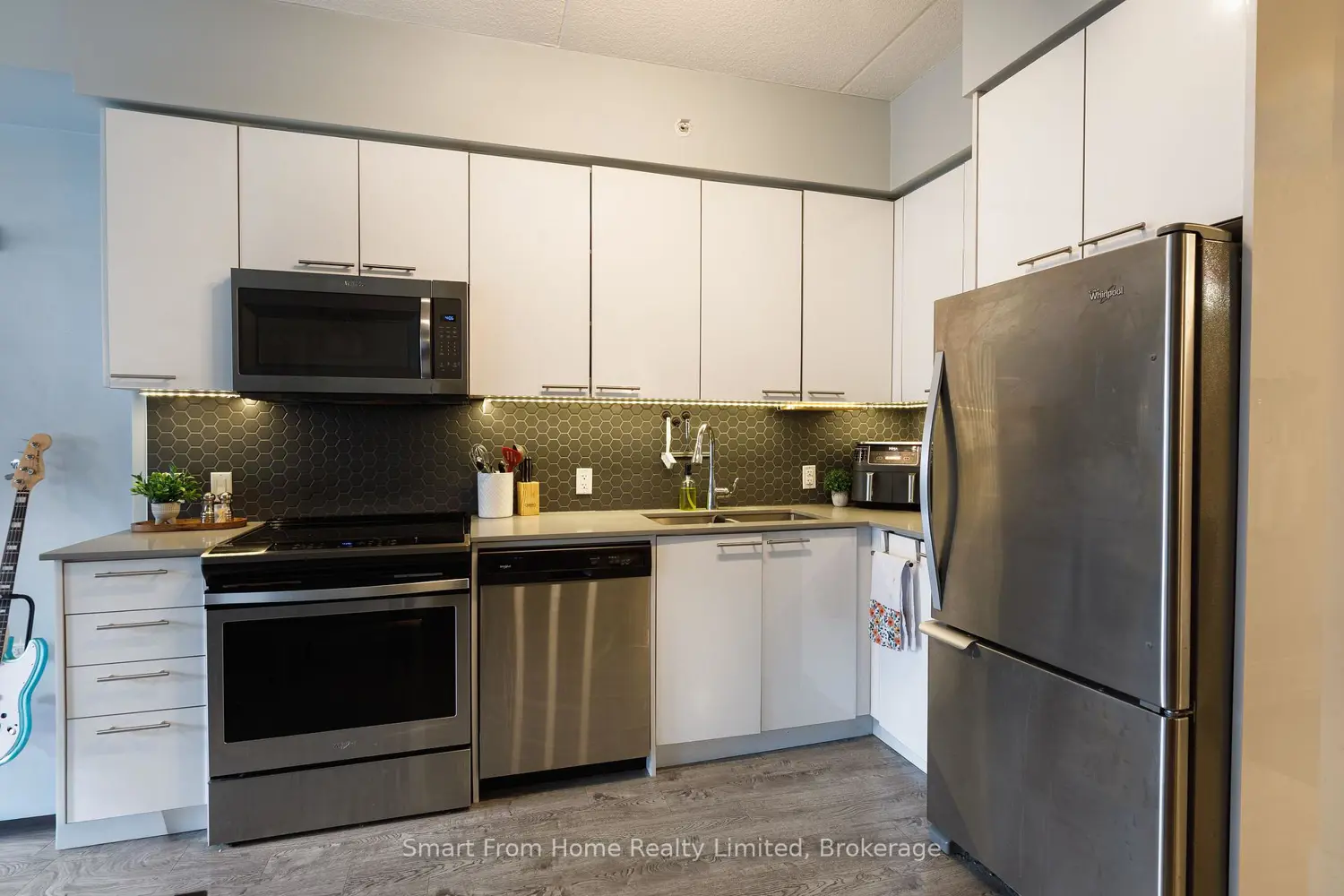 Additional image 3 of 15 Prince Albert Boulevard 318