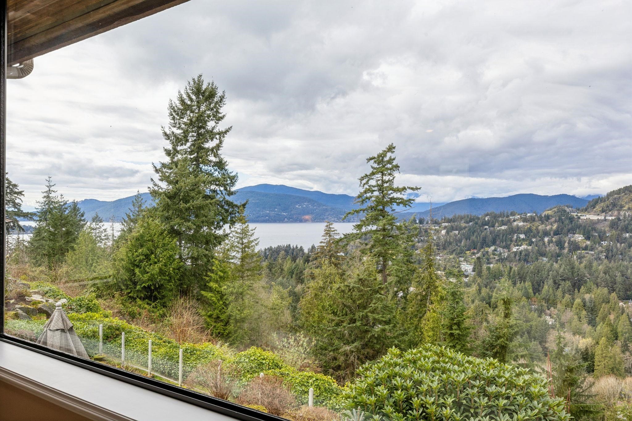 5180 Meadfeild Road, West Vancouver, BC, V7W 3B8